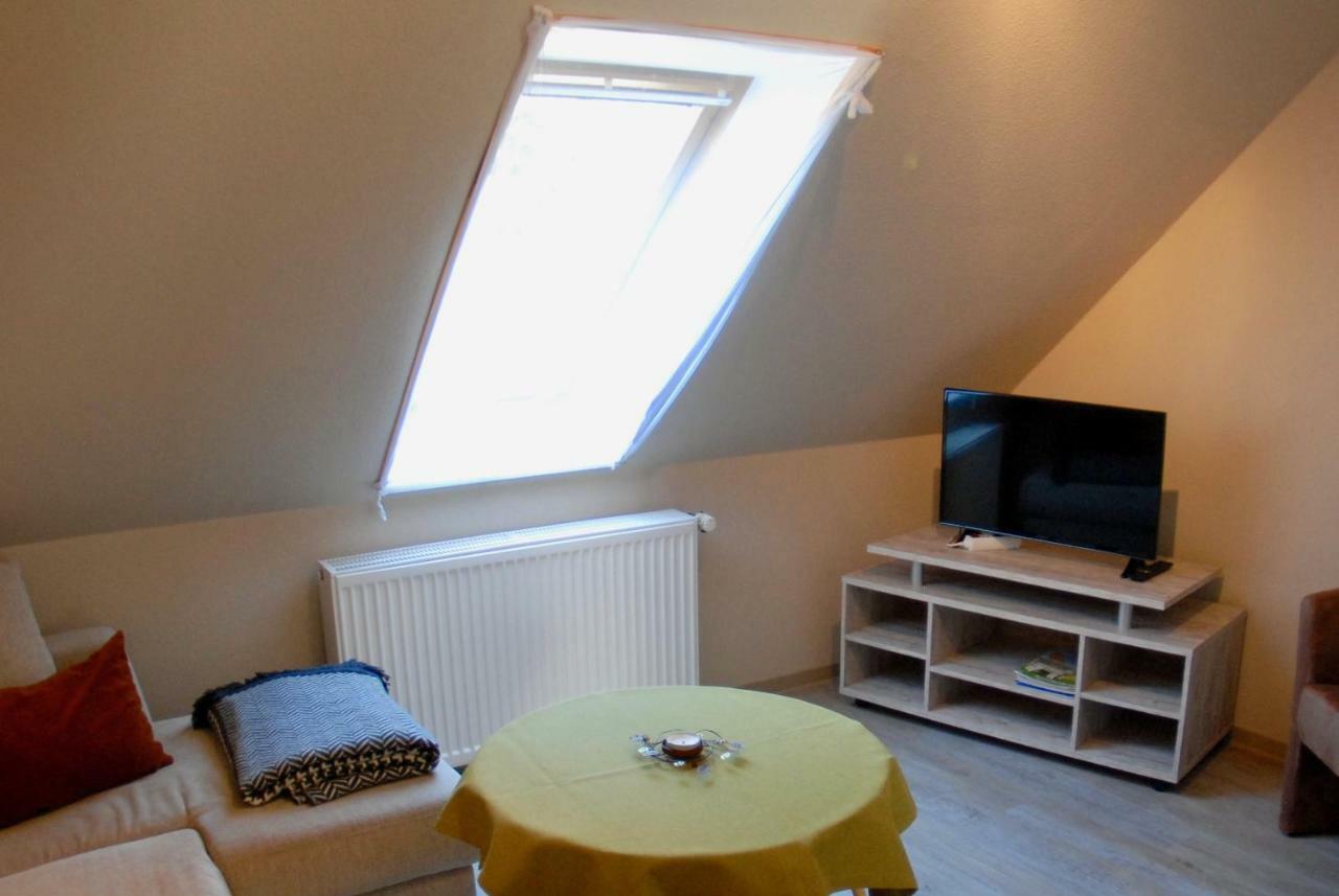 Hof Olde Warft Apartment Oldenswort ภายนอก รูปภาพ